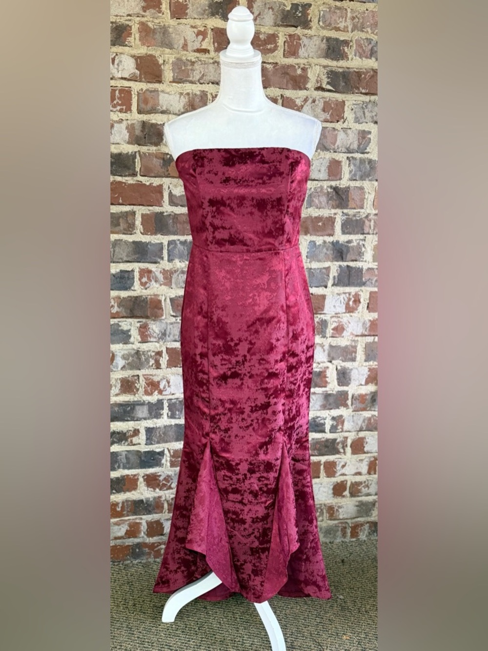 🦋 Vici Strapless Lace Mermaid Gown - Burgundy - Picture 4 of 15